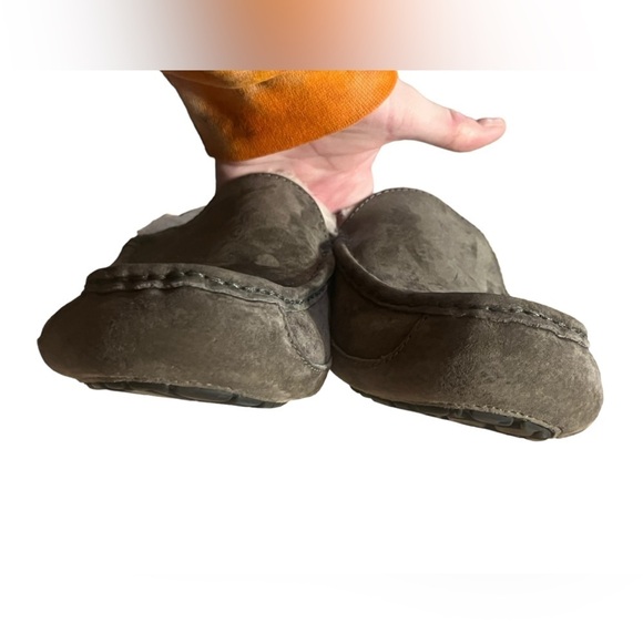 Ugg Ascot men’s leather shearling lined slipper - Picture 6 of 10